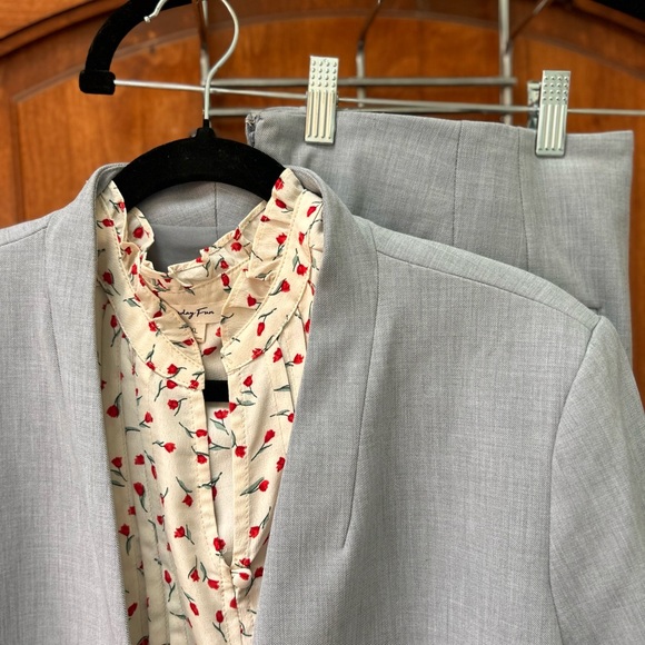 Ann Taylor high rise side zip ankle suit pant, curvy fit in light gray 16 - Picture 6 of 6